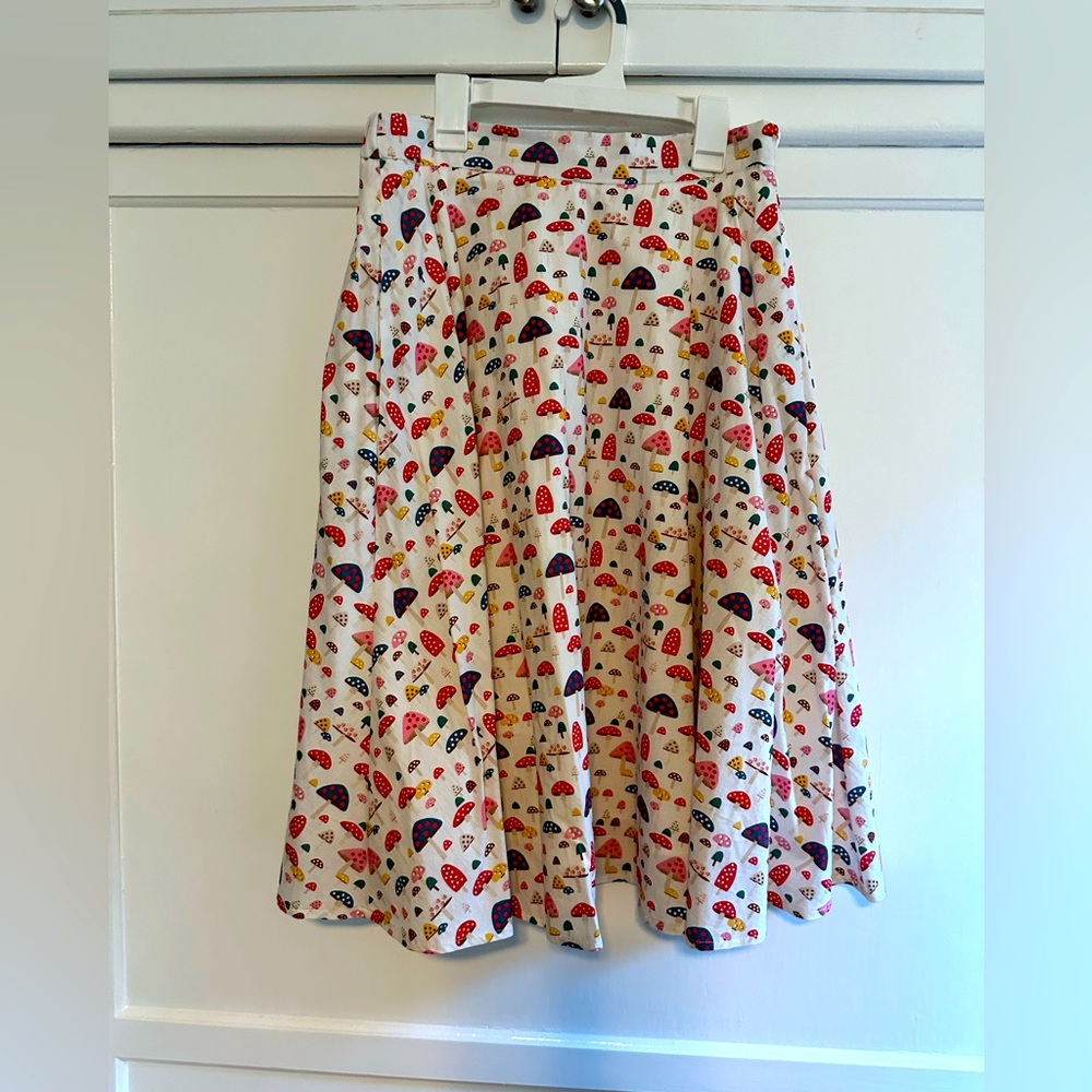 Mushroom print size small A-line skirt. Tulip B🍄